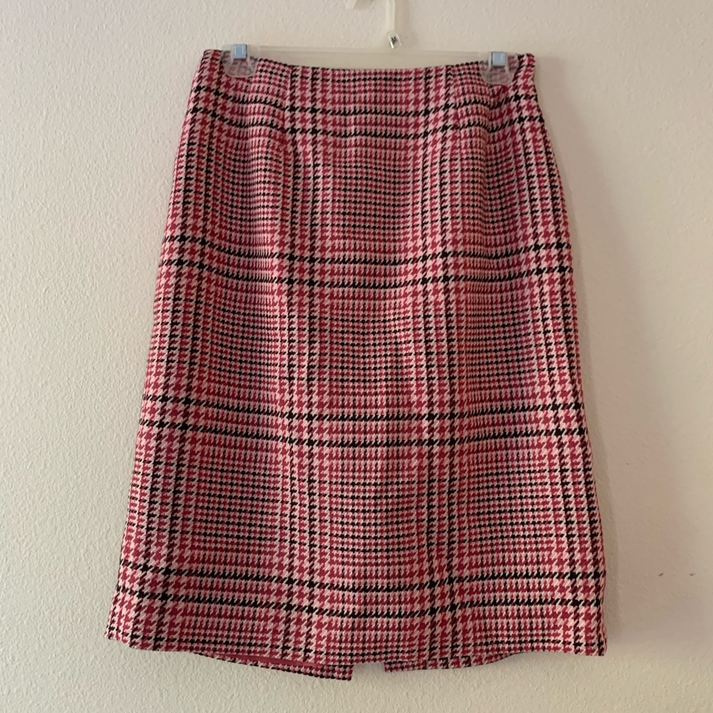 Beautiful wool, pink skirt